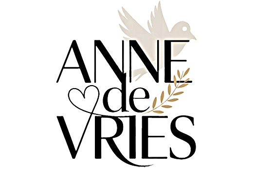 Anne de Vries Logo